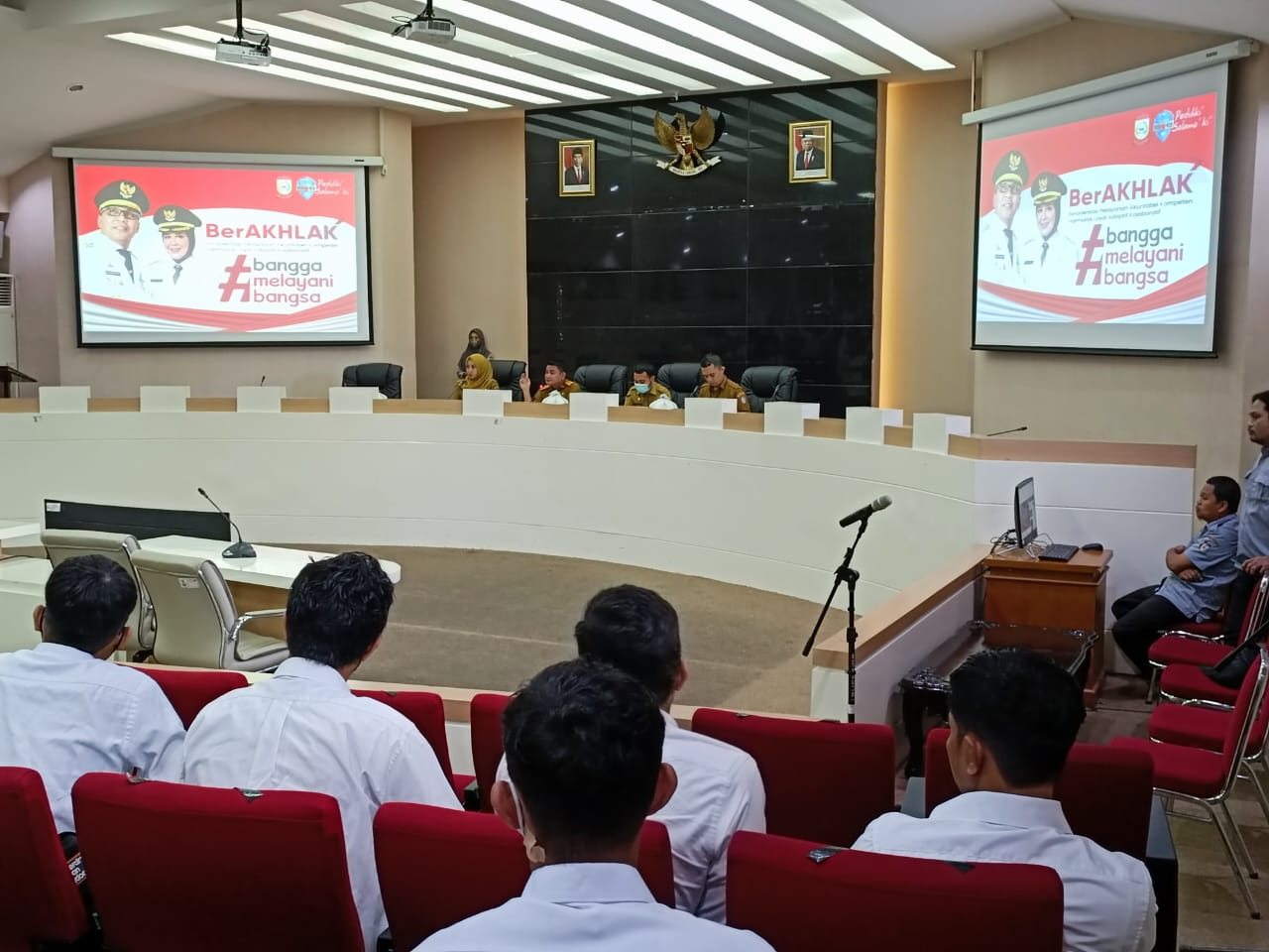 Kabag Protokol Beri Pembekalan Laskar Pelangi Setda Makassar, Tekankan Loyalitas dan Integritas